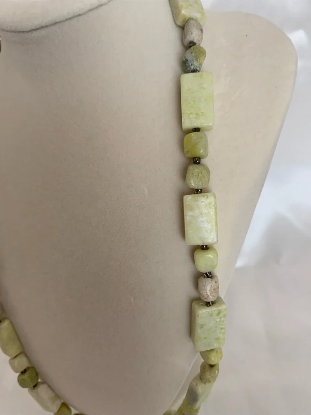 Vintage Genuine Serpentine Gemstone Necklace - Women Jewelry - Picture 5 of 7